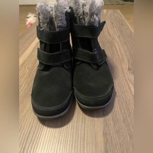 Never worn brand new! I got them for Christmas never wore them best price!